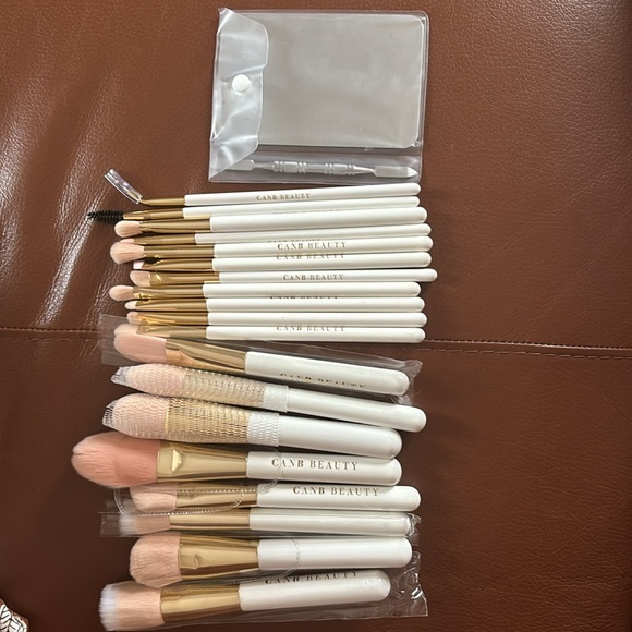 Can B Beauty white & gold pro makeup brush set of 19 + pallette, spatula & case - Picture 1 of 6